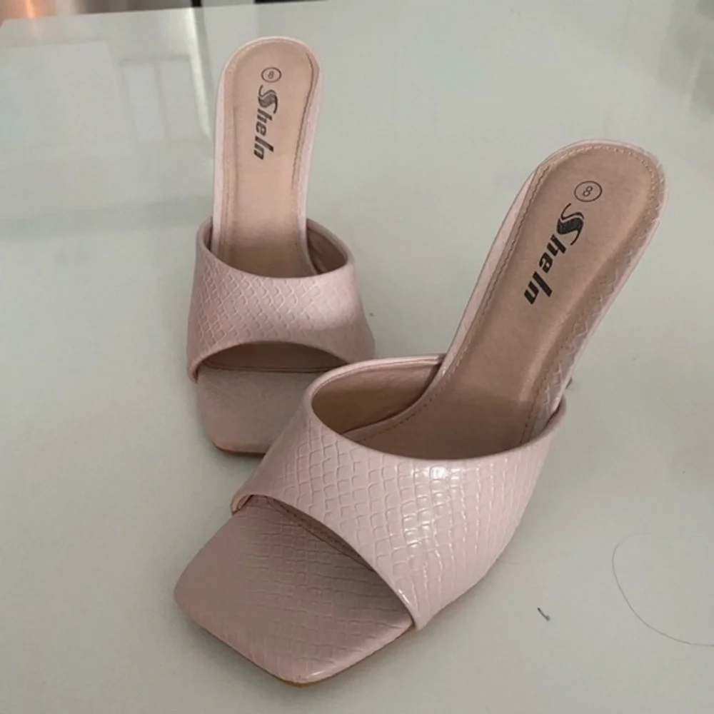 Pink Shein Pumps
